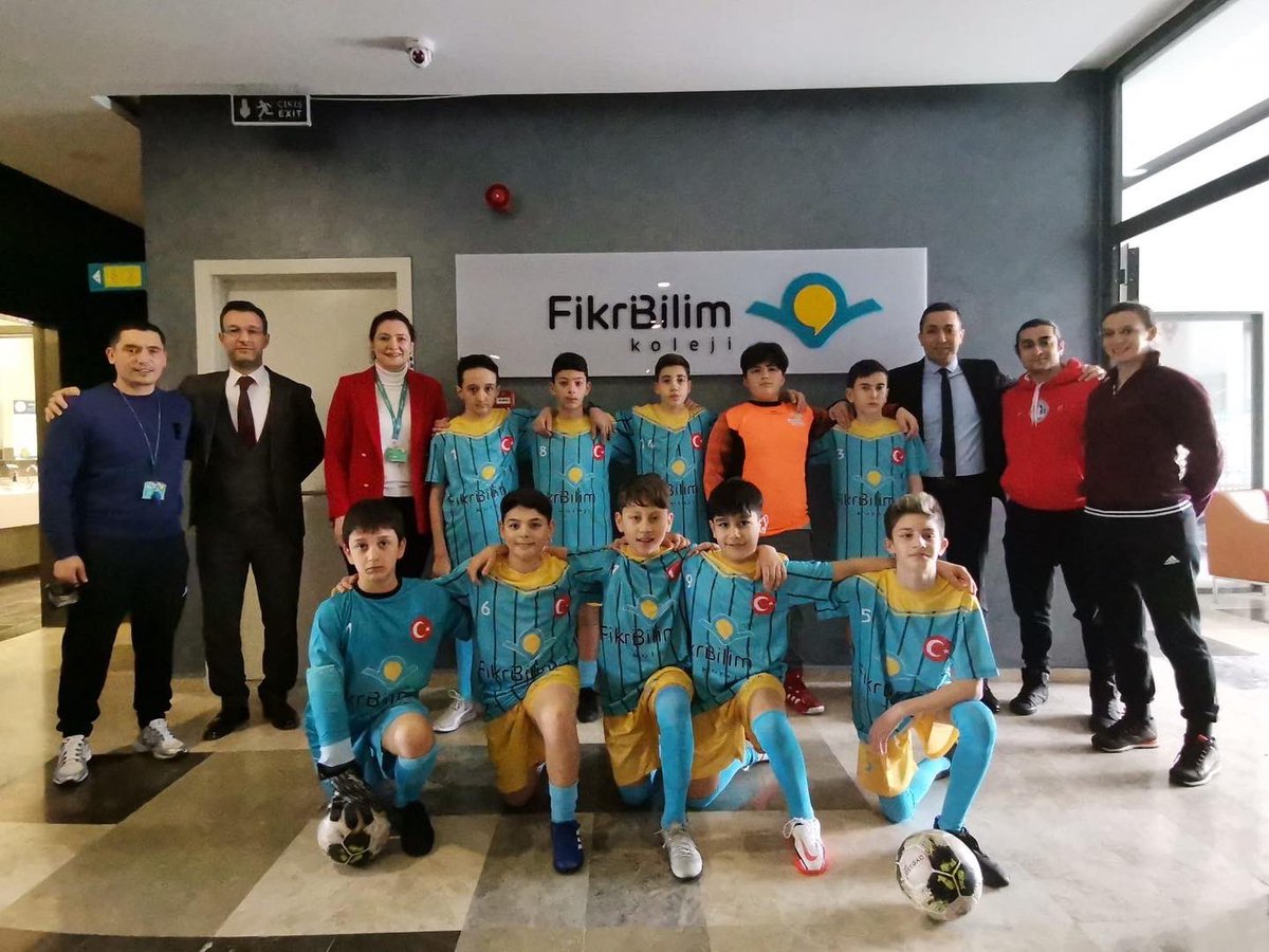 fikribilimkolej's tweet photo. FikriBilim Koleji Küçük Erkek Futsal Takımı, Gökkuşağı Koleji’ni 5-2 skorla mağlup etti. Çeyrek final müsabakalarına yükselen takımımızı tebrik eder, şampiyonluk yolunda başarılar dileriz…

#futsal #sampiyon #fikribilimkoleji https://t.co/BBIZk4U8fF
