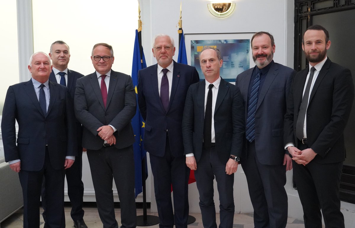 Adlc_'s tweet photo. 1ere rencontre constructive aujourd'hui entre @BCoeure et @PatrickSannino, Président de @HuissiersFrance, pour évoquer la mise en place de la nouvelle profession de commissaire de justice et les initiatives permettant de promouvoir la pédagogie de la #concurrence https://t.co/zfPkCHU6No