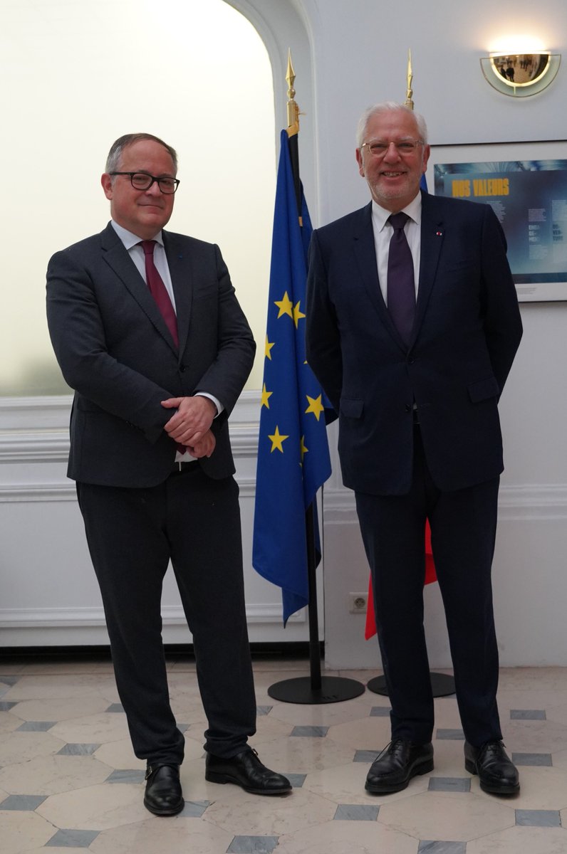 Adlc_'s tweet photo. 1ere rencontre constructive aujourd'hui entre @BCoeure et @PatrickSannino, Président de @HuissiersFrance, pour évoquer la mise en place de la nouvelle profession de commissaire de justice et les initiatives permettant de promouvoir la pédagogie de la #concurrence https://t.co/zfPkCHU6No