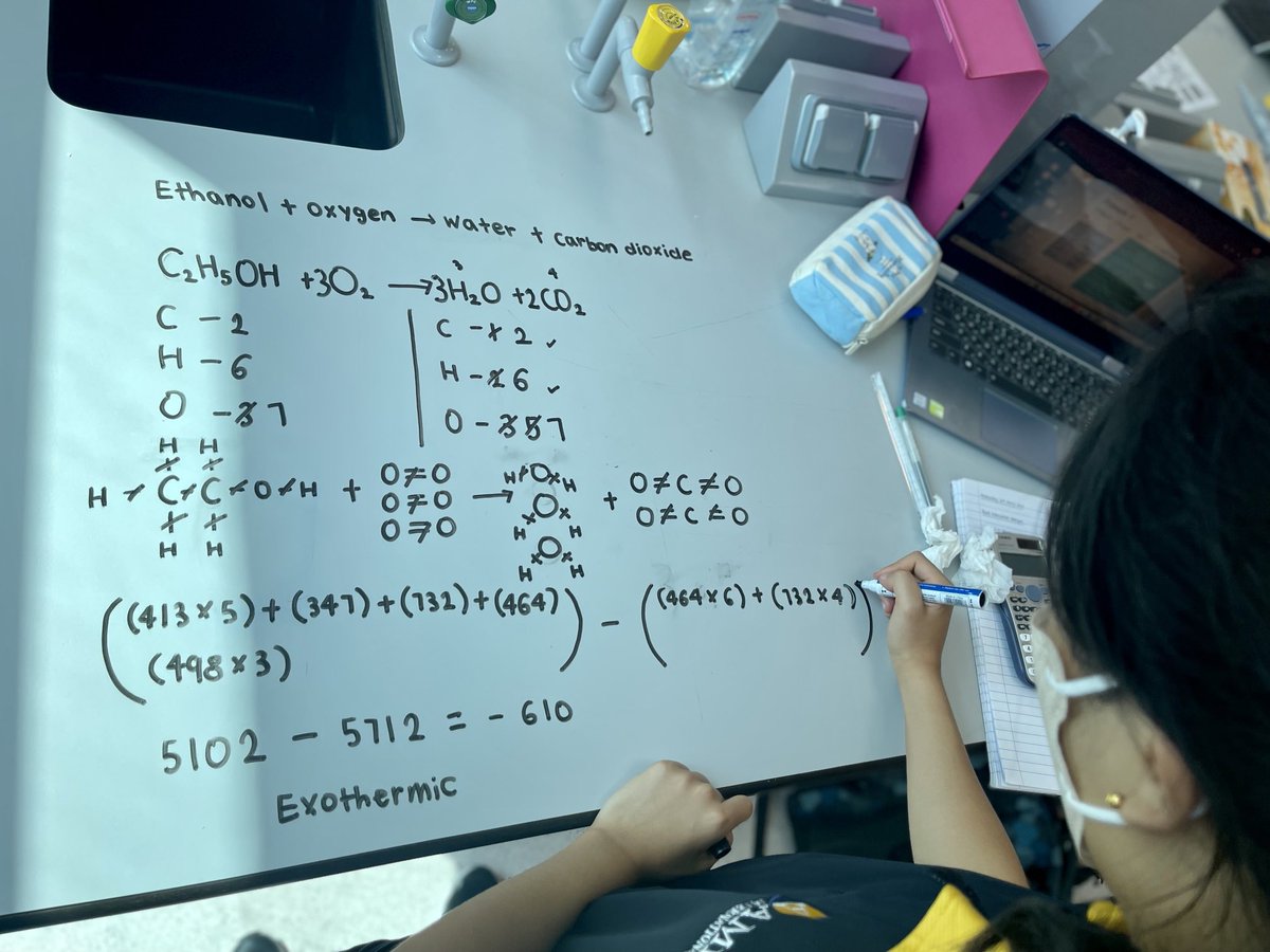 Today our #AmityADYear10 students have been practicing using bond energy values to calculate overall energy changes and determine whether reactions are exothermic or endothermic #AcademicTwitter #AmityADChemistry #CrossCurricularScience