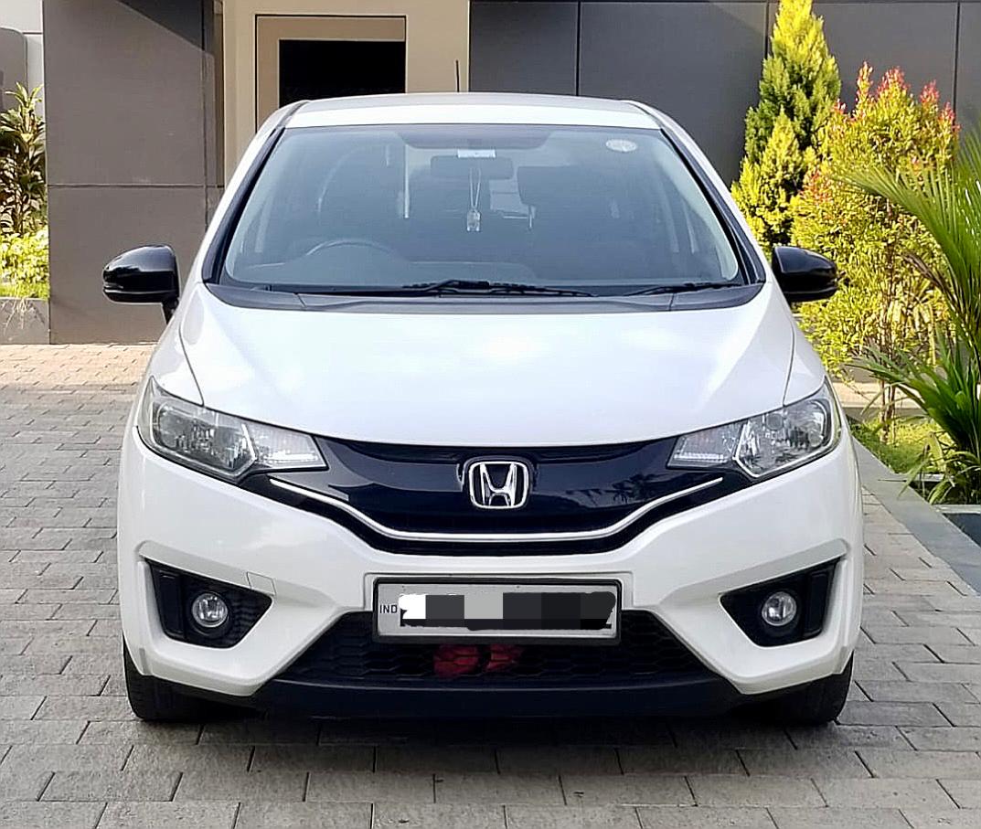 AssociatesView's tweet image. 🚘Vehicle: Honda Jazz
👤Second Ownership
🌈Color: White
📆Model: 2015
🛣️Running: 130000km
#car #cars #carloan #UsedCarLoans #carforsale #sale #usedcar #kerala #dealership #DEALER #finance #loan #honda #hondajazz #hondajazzgallery #jazz