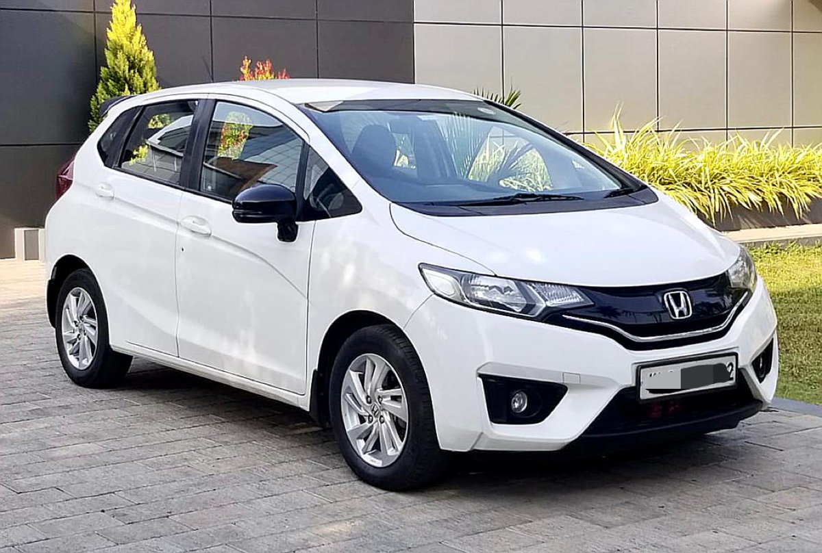AssociatesView's tweet image. 🚘Vehicle: Honda Jazz
👤Second Ownership
🌈Color: White
📆Model: 2015
🛣️Running: 130000km
#car #cars #carloan #UsedCarLoans #carforsale #sale #usedcar #kerala #dealership #DEALER #finance #loan #honda #hondajazz #hondajazzgallery #jazz