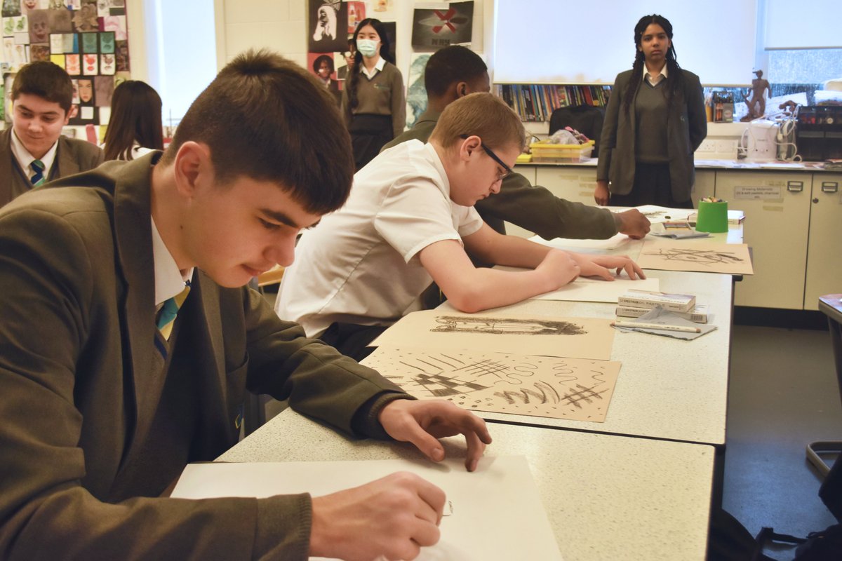 hhs_arts's tweet photo. Year 10 took part in this fantastic life drawing workshop led by '2B or not 2B' Collective this morning! Well done to our wonderfully creative students and thank you to Jess and Erhan for running such a great session✏️💫 @HHSHaringey #SUCCESS https://t.co/WZ50ORFIGZ