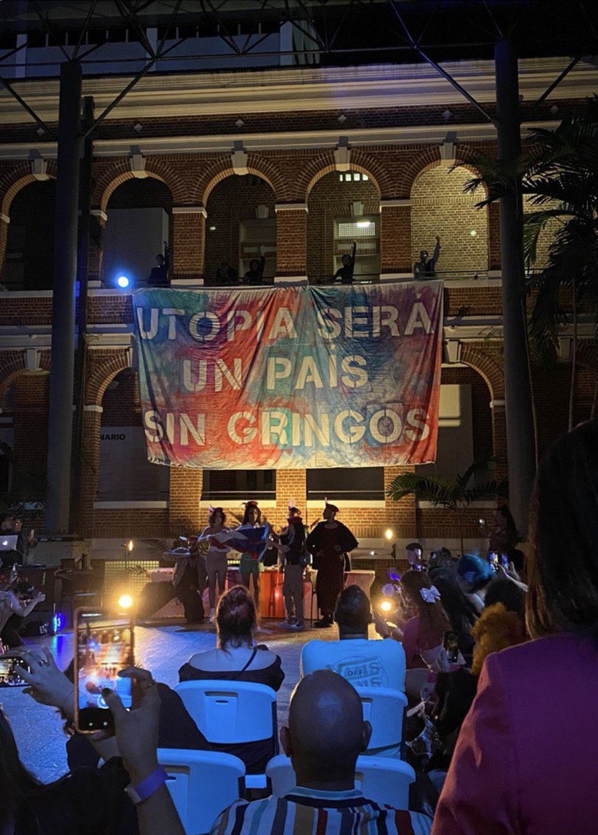 RamonRosarioEsq's tweet image. Mensaje xenófobo auspiciado por @museomacpr en contra del Gobierno federal y nuestros conciudadanos. Pero reciben cientos de miles de $ del Gobierno repleto de transferencias federales. Espero que renuncien a esos fondos y que @GovPierluisi se ahorre ese dinero.