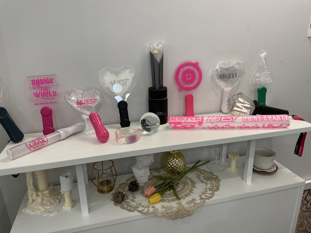 seolee1225's tweet photo. 카페투어 후기
1. 골드문 카페

정말 뉴이스트 박물관처럼 되어있어서 신기하게 구경하구 추억도 했당 내가 함께하지 못했던 시간들을 보니 더 사랑하고싶더라♡

@nuest_10th
#함께한_시간만큼_더자란_마음
#뉴이스트_고마워_행복을_응원해 https://t.co/Y1ml46AFhn