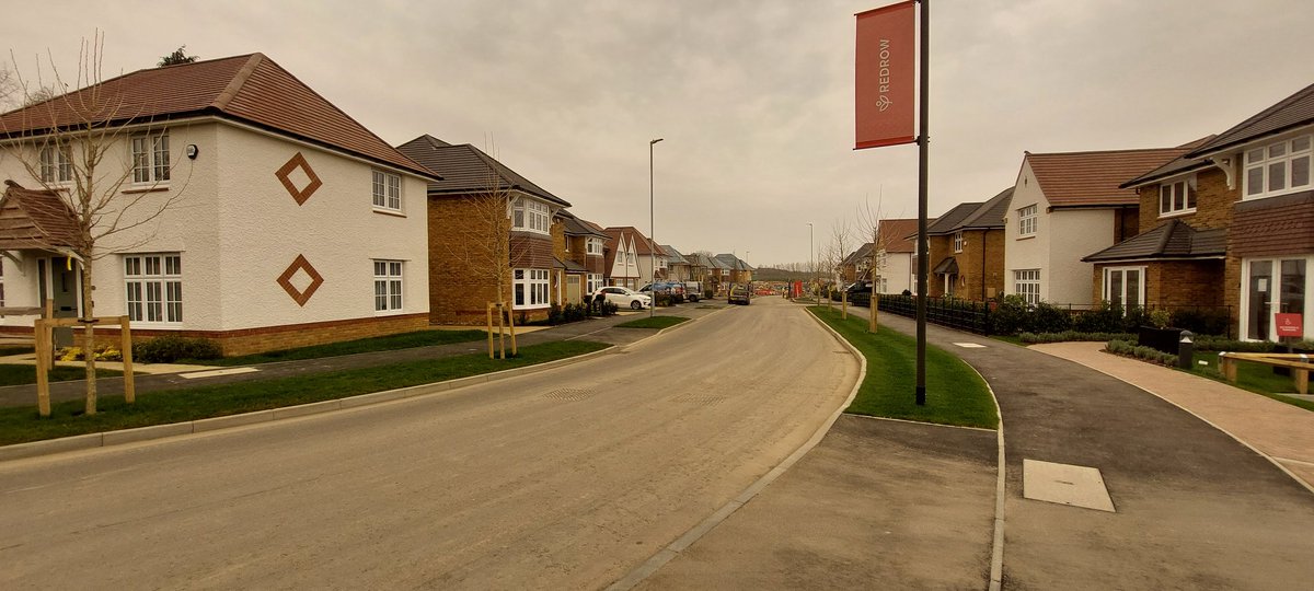 MeadsWard's tweet photo. . @redrowhomes Amber Fields development really coming on with 5 households having now moved in.

Lots of changes each time I visit. Now the front gates to the site have been removed new streets have appeared. https://t.co/OjGSBAJJIk