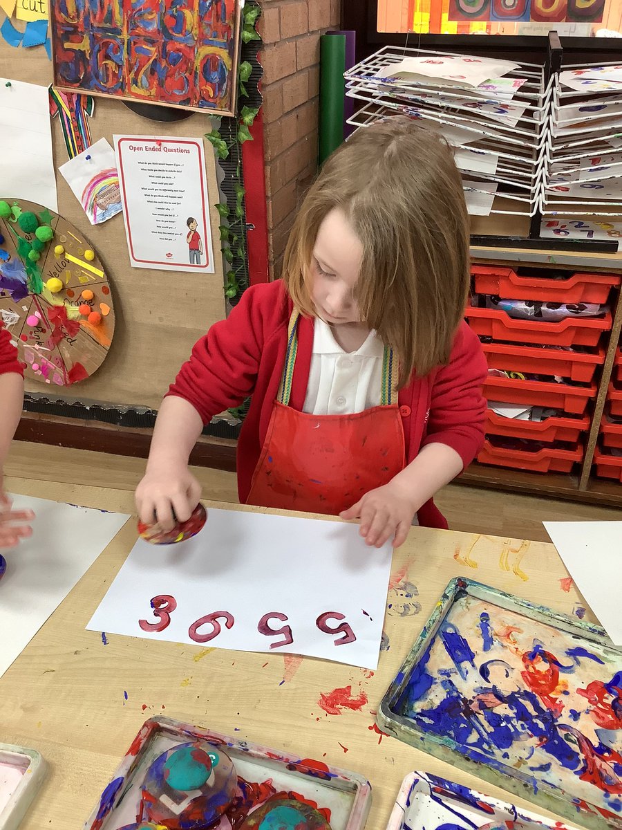ClassRAspull's tweet photo. Today our art is inspired by @JasperJohnsArt #acpseys #acpsart #acpsmaths https://t.co/AH4WzZjMDB