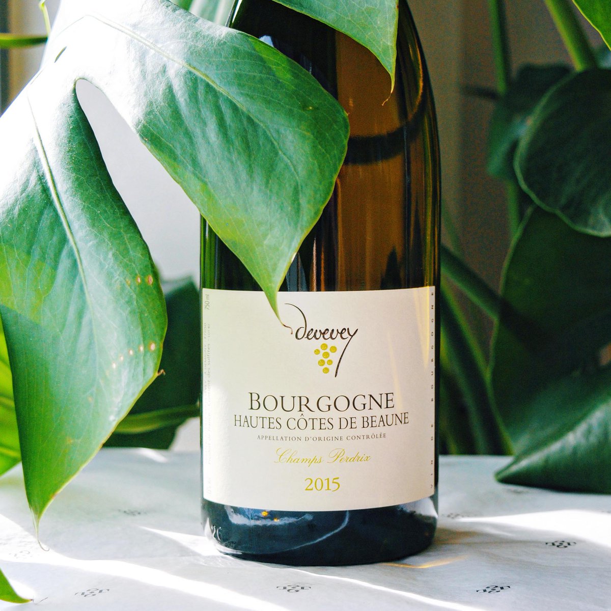 New to the Table ⚡ A seriously taught and expressive #whiteburgundy with a tickle of bottle age. Think Bernard-Bonin levels of precision without the fanfare! 
#wineshop #chardonnay 

hubs.ly/Q0160C9Q0