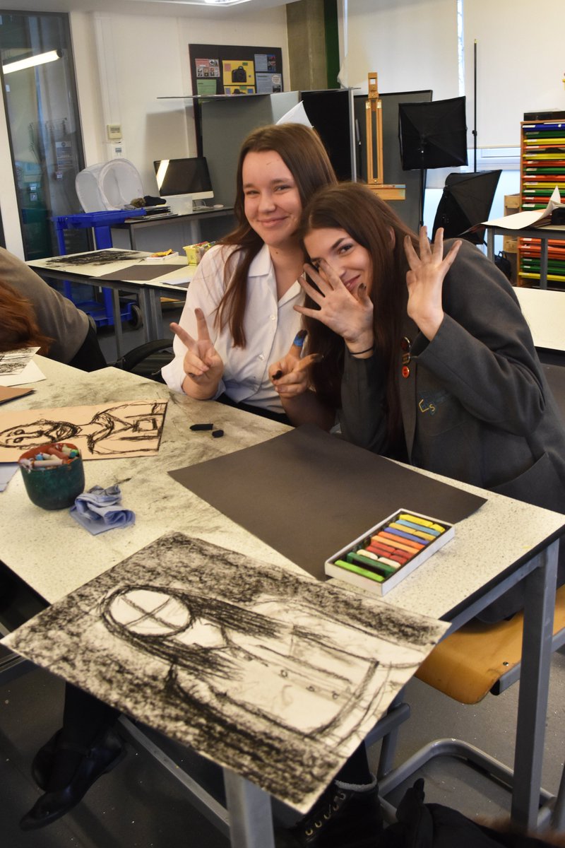 hhs_arts's tweet photo. Here are the Y11's enjoying the Life Drawing workshop this morning led by 2B or not 2B Collective! Thanks to Jess and Erhan for such a wonderful session! ✏️💫 @HHSHaringey https://t.co/1YttUojeSb