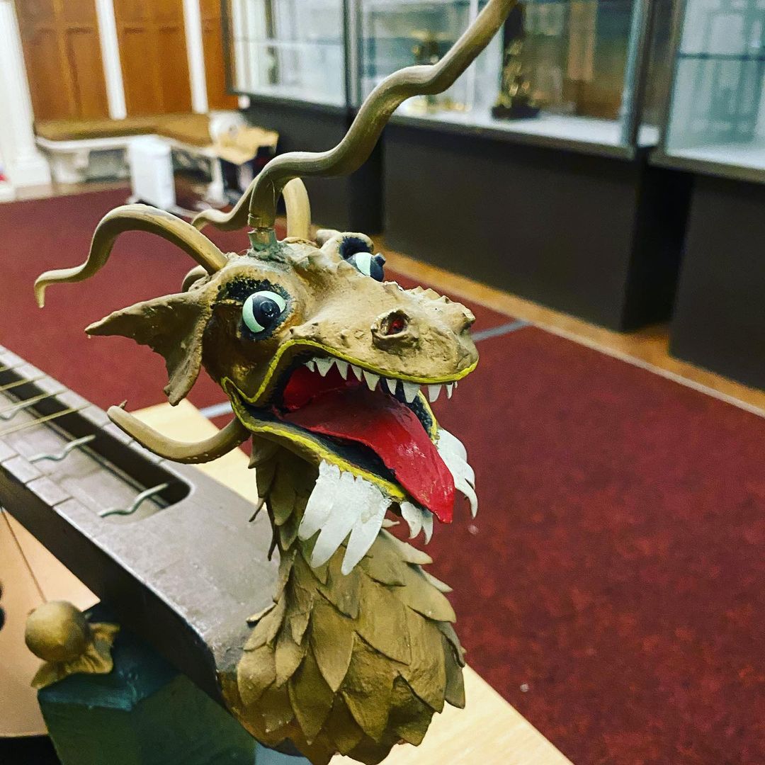 TimekeepingMus's tweet photo. This is one of the most unusual timepieces that can be found in our collection #chinesefireclock. How can anyone resist that face?
#horology #horologicalmusuem @TimekeepingLib @clockandwatchuk #fireclock #chinesehorolgy #chineseheritage #globalknowledge #visitourmuseum https://t.co/w2n0nmaRWz