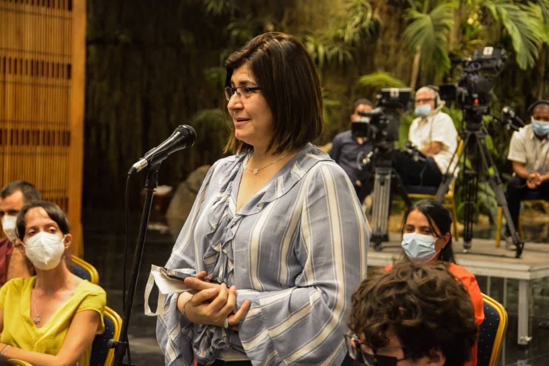 Un mundo real y virtual mejor es posible. Certeza que confirmé anoche nuevamente, en emotivo encuentro con comunicadores revolucionarios de varias partes del mundo. Les aseguré que la Revolución cubana no claudicará. Quedamos en trabajar juntos en defensa de la verdad y de #Cuba.