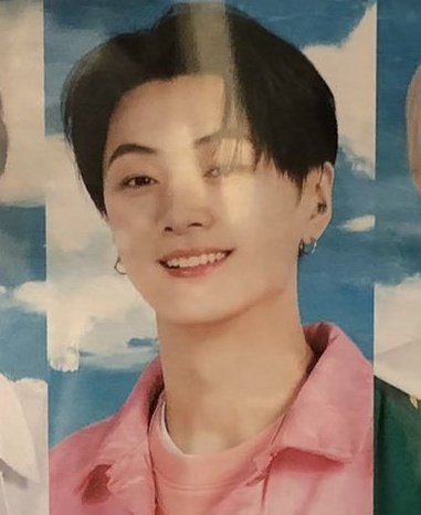 jay is so pretty 😭