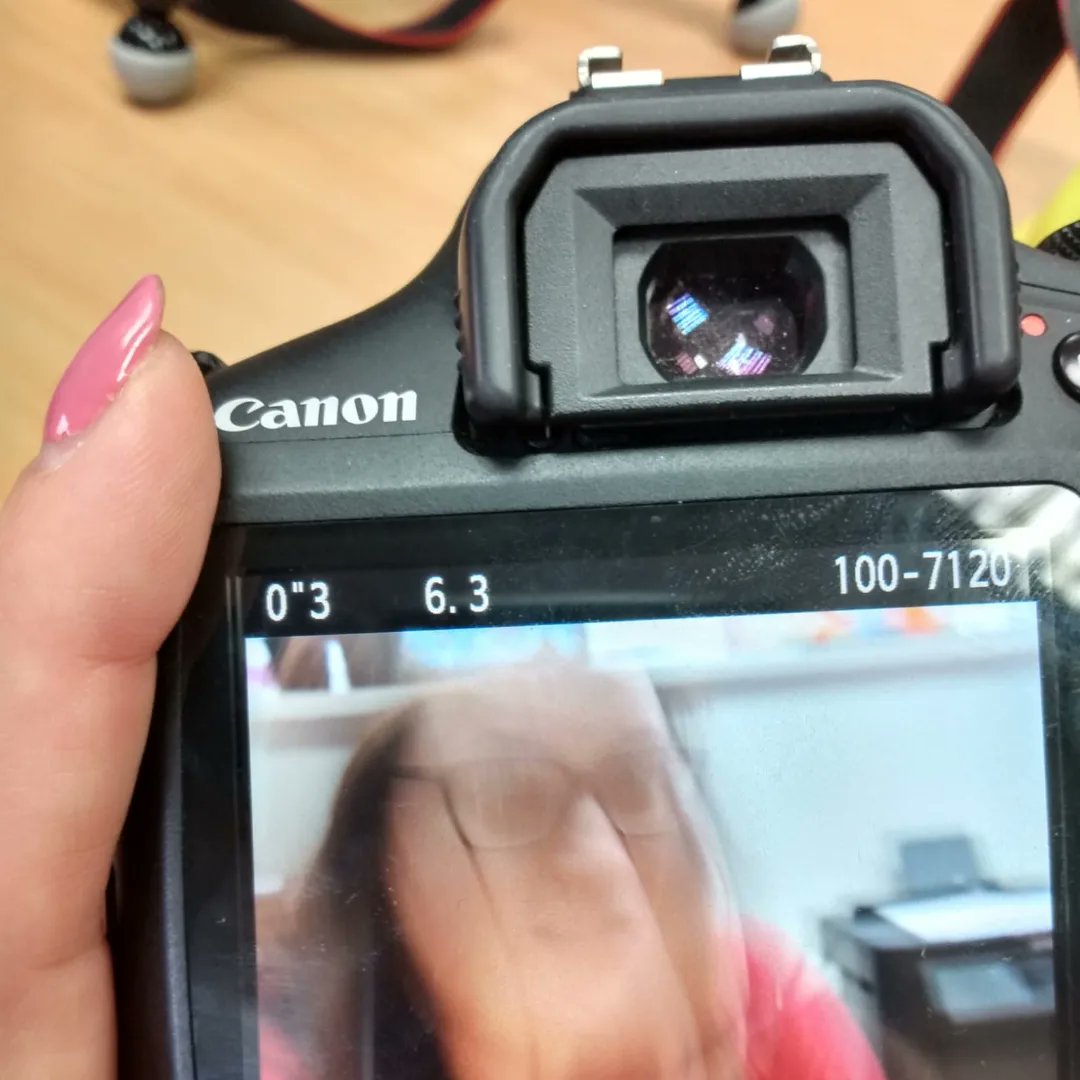 Some of our members had a great time at their In-Focus art session yesterday! We learnt about shutter speed, which led to a very flattering photo of our Participation Officer Hannah 🤣

#ChildFriendlySouthampton #SouthamptonVoicesUnite #ChildrenInCareCouncil