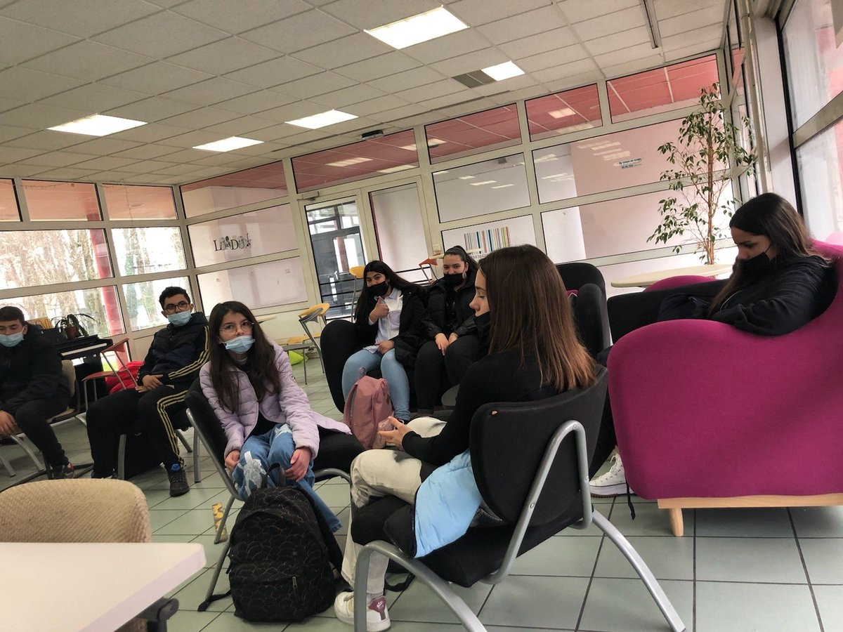 Découverte de l'<a href="/ufr_STGI/">UFR STGI</a> pour nos 4ème et 3ème avec <a href="/AcCordees/">Parcours&Cordées_ac-Besançon</a> Merci à Binet, enseignant chercheur et directeur du département Sciences et Vie de l'Environnement  ainsi qu'à Noélie et Pablo, présidente et vice-président de l'association étudiante MÉMO pour l'accueil <a href="/acbesancon/">Académie de Besançon</a>