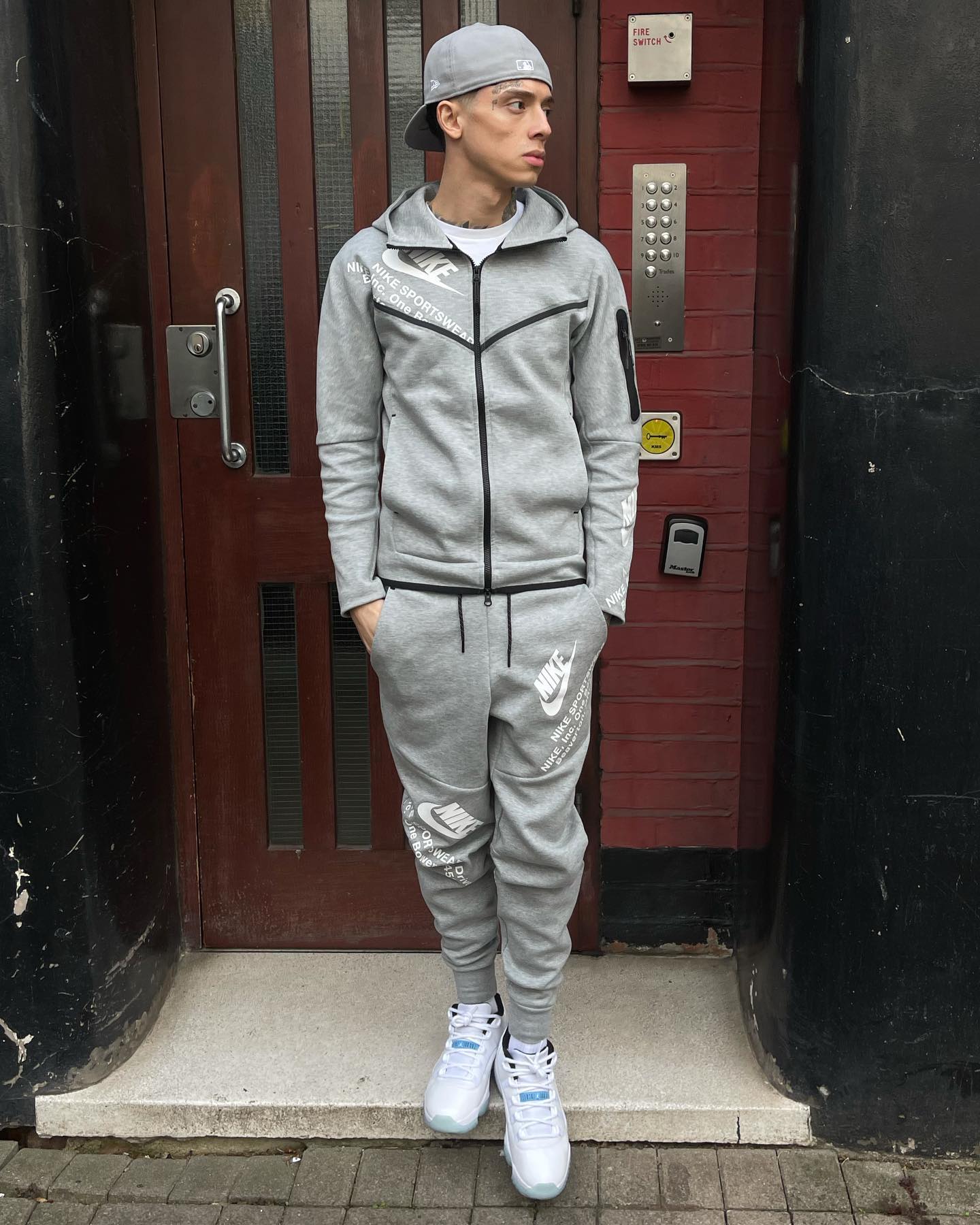 tech fleece graphic