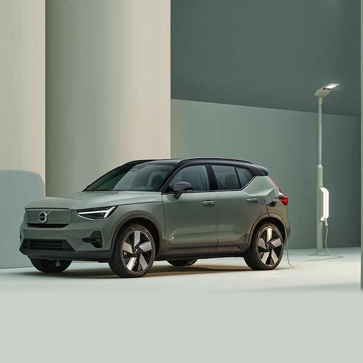 DonaldsVolvo's tweet photo. The Volvo XC40 Recharge Pure Electric.  With intuitive Google tech built-in and charges up to 180 miles in just over 30 minutes.  Read more at https://t.co/DbQTZ8TZFK https://t.co/7Rnv9DxuHV