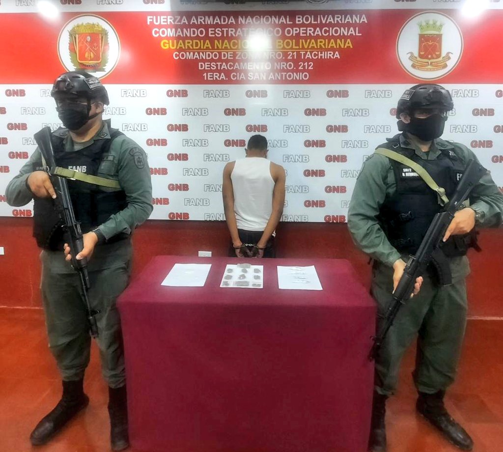 Felicito a la GNB por la aprehensión de un ciudadano perteneciente al Tren de Aragua que operaba en el Puente Internacional Simón Bolívar, en San Antonio, quien también transportaba de manera oculta 17 envoltorios de droga. El detenido se encuentra a la orden del @MinpublicoVEN.