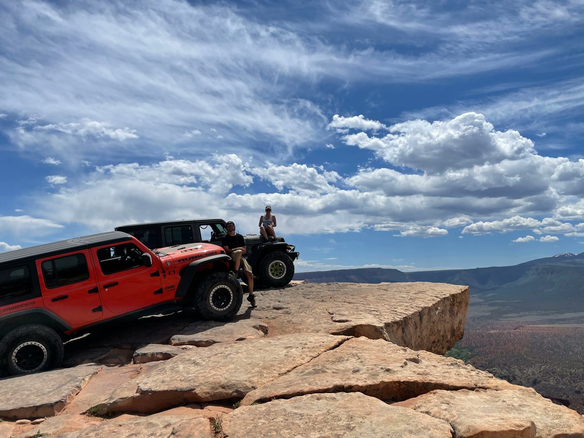 OffroadSynth's tweet photo. Top of the World! Check.. #offroadsynthetics #jeeplife #jeep #jeepjlu #dailydrivencrawler #dailydrivercrawlers #infideljeepers #roamn #jack_o #jeepbadgeofhonor #builtnotbought #moab https://t.co/Mc2soIKWcf