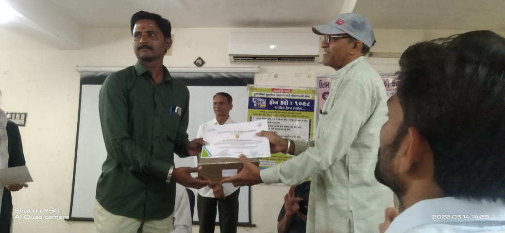 srsanghar's tweet photo. @SSKK_VO ના ખાંભા ટીમના કાર્ય કરતાઓને ઓને સારું પ્રફોમેન્સ કરવાં બદલ પ્રોત્સાહિત કરવામાં આવ્યાં.
@SavraBechar https://t.co/zW9GmYsqTm