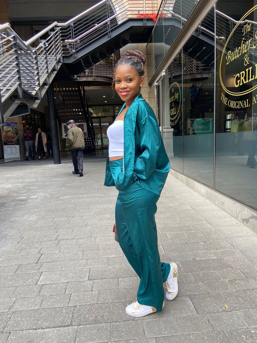 RTlaletse's tweet photo. "INNER PEACE DOESN'T COME CHEAP. I PAID A HEAVY PRICE."
.
#addictedtohope #wcw #diamondsmother #actress #businessowner
❤️🅱️ https://t.co/3wWX9IFlyX