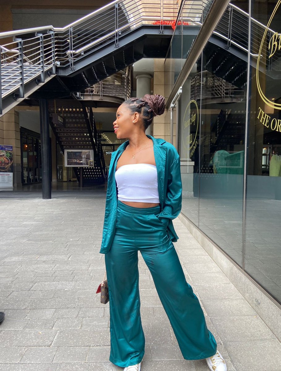RTlaletse's tweet photo. "INNER PEACE DOESN'T COME CHEAP. I PAID A HEAVY PRICE."
.
#addictedtohope #wcw #diamondsmother #actress #businessowner
❤️🅱️ https://t.co/3wWX9IFlyX
