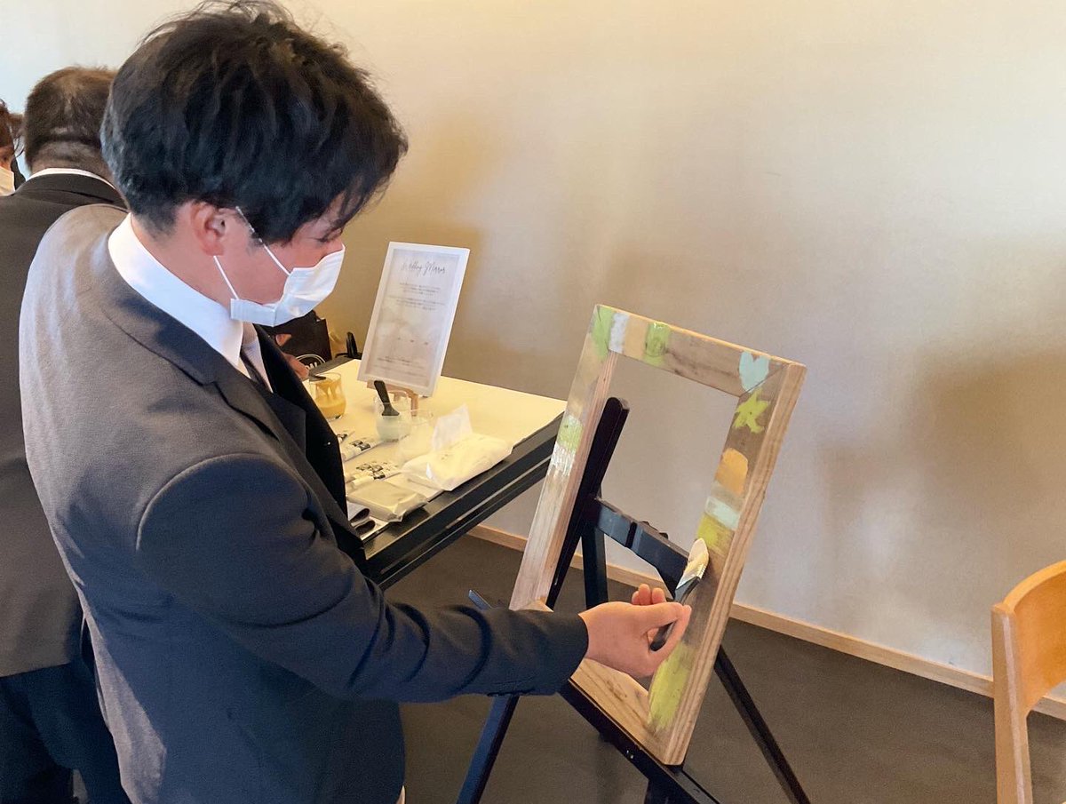 grandwmito's tweet photo. 先日のグランダブリューの結婚式��は
ゲストの方に参加をしていただき
世界でひとつのフレームを創り上げました🌿
ひとりひとりの想いが詰まった一筆🖌
これからのお二人の大切な宝物になりますように

#グランダブリュー
#ルシェルアンジュ
#スパニッシュガーデン
#ザギャラリー
#アトラクティブ https://t.co/FDTpNtEv1x