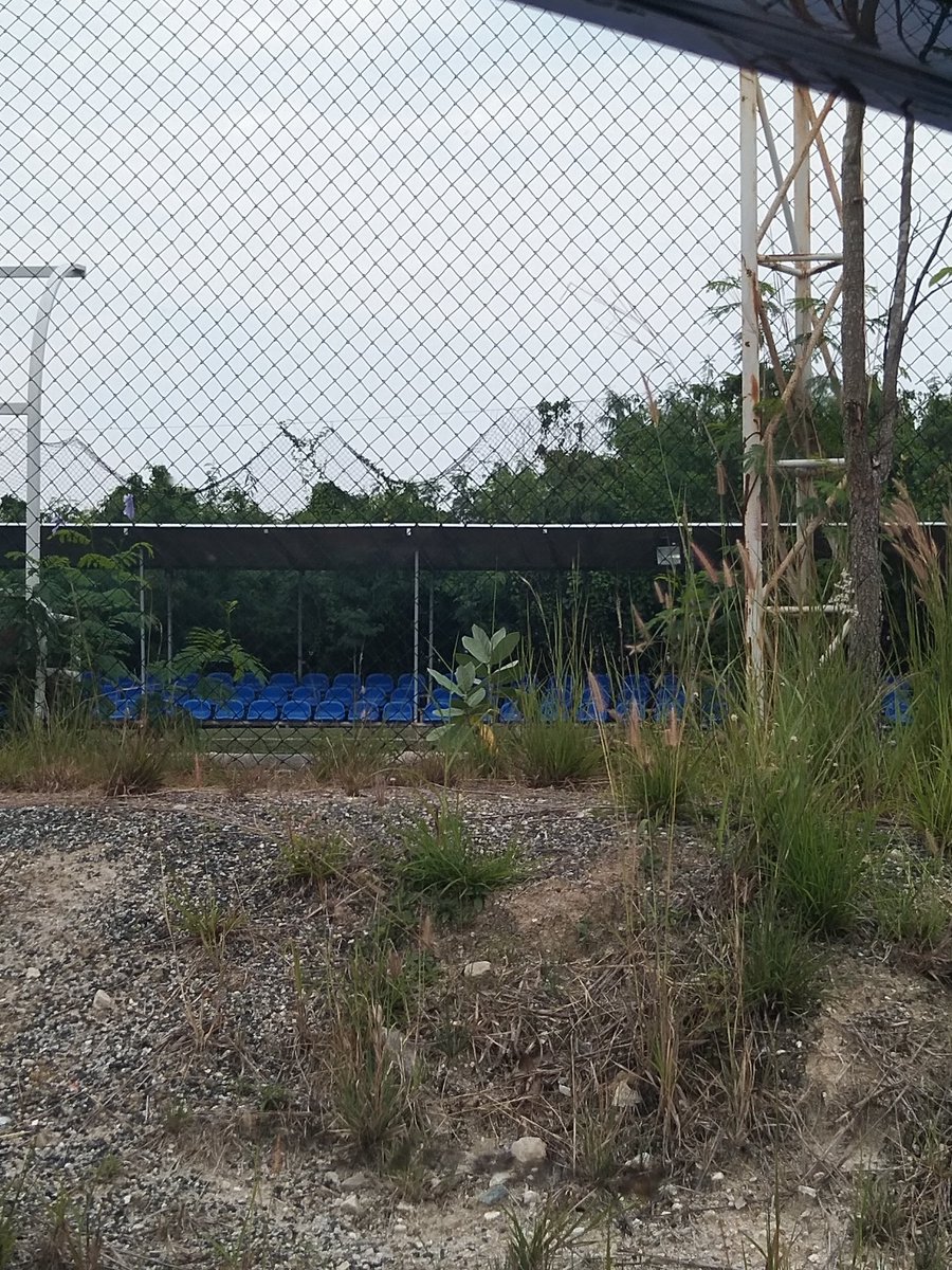 ไปมาเมื่อตอนบ่ายไม่เจอใครเลย อยากมีคนให้ดูด ชอบดูดครับ พรุ่งนี้ไปใหม่ 
#สนามบอลพานทอง #สถานีรถไฟพานทอง