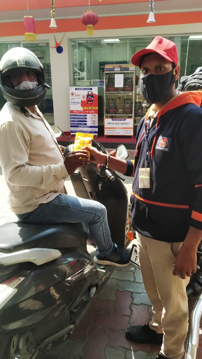 Celebrating the festival of colours with our esteemed customers at COCO Jungpura! 🌈🎨 #HappyHoli <a href="/Bohrashyam2/">Shyam Bohra</a> <a href="/DirMktg_iocl/">Director (Marketing), IndianOil</a> <a href="/DirHR_iocl/">Director (HR), IndianOil</a> <a href="/ChairmanIOCL/">ChairmanIOC</a> <a href="/IOCRetail/">IndianOil PetrolPump</a> <a href="/sksinha_ioc/">Sanjay Kumar Sinha</a> <a href="/VigyanKumar/">Vigyan Kumar</a>