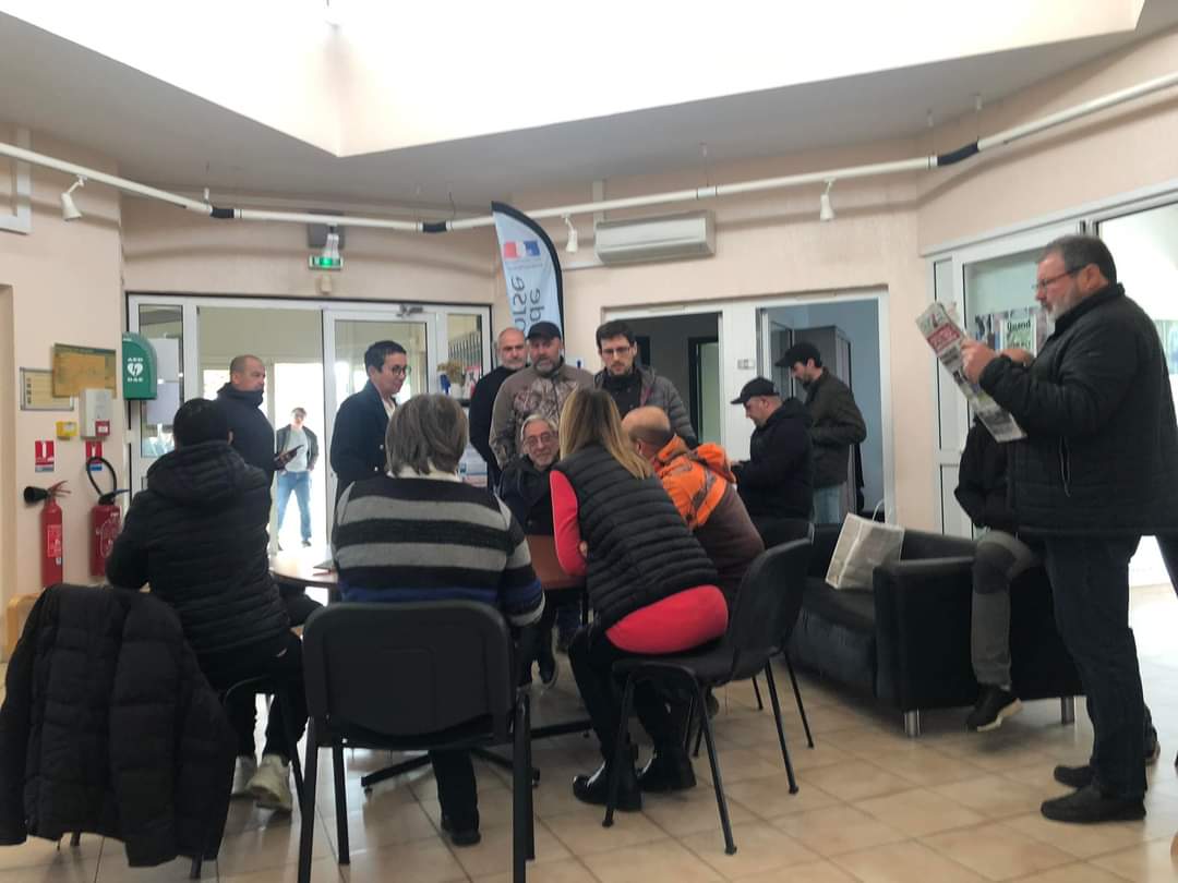 NAZIONE_'s tweet photo. ➡️❌️Occupation en cours des services de l'état : Aiacciu, Bastia, Purtivechji, Sartè.

 ➡️ Ghjustizia è verità per Yvan
 ➡️ Libertà per tutti i patriotti
 ➡️ Ricunniscenza di u populu corsu
 ➡️ Soluzione pulitica per a Corsica https://t.co/f8YkJwTNeL