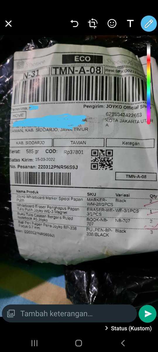 achmad_qadafi's tweet photo. Mohon kepada kurir untuk belajar sopan santun dalam mengirim paket, jangan seperti maling, gak eroh mek maghrib  @ShopeeCare @ShopeeID @e100ss https://t.co/EifKFR41ZK