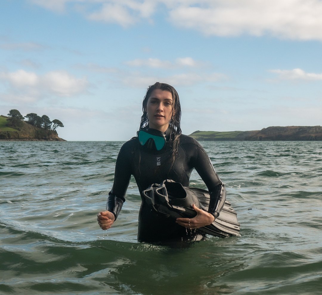 fourth_element's tweet photo. Can you carry the equivalent of 120 recycled plastic bottles in one hand? 
You can now > LINK IN BIO

The new Rec Fins - made using 97% recycled plastic ♻️
Photo: @jaz_walker
.
.
.
.
#fourthelement #oceanpositive #recycled #recfins #divefins #snorkelling #diving #scuba #scuba https://t.co/nNH8Tm1tl2