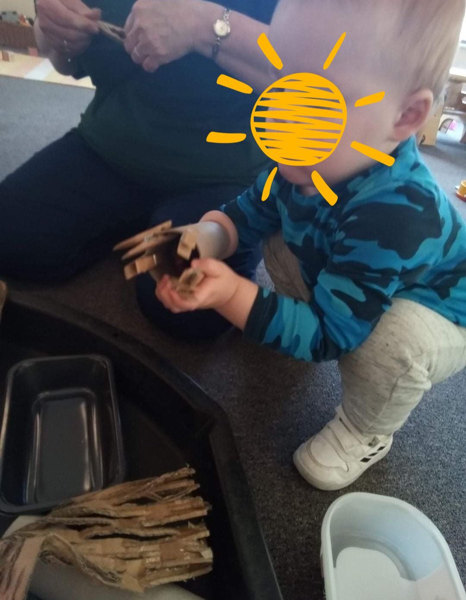 Stepsnursery's tweet photo. Yesterday the children in our Mighty Explorers Room loved exploring the "loose parts" sensory tray. They had a great time emptying and filling the different tubs especially with the curtain rings.
#Earlysteps #exploring #loosethings https://t.co/BVJORqHHkw