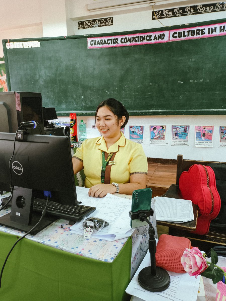 ItsKaaasssyyy's tweet photo. Almost there β¨!!!! #PracticeTeaching #graduating #futureteacher https://t.co/i9JCBe0wH4