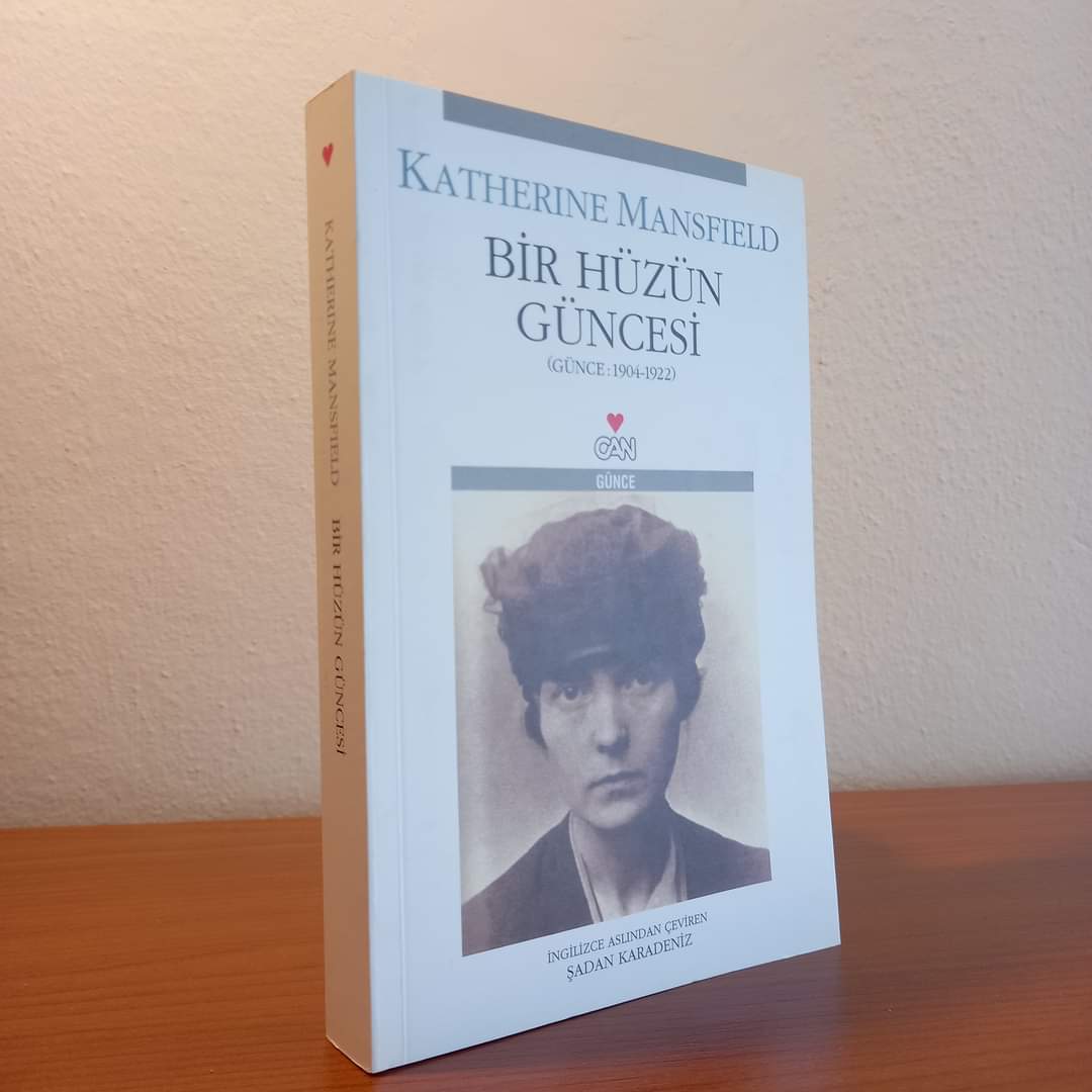75,00 ₺
(Ücretsiz Kargo) 
#BirHüzünGüncesi
Yazar: #KatherineMansfield
Çeviren: #ŞadanKaradeniz
Yayınevi: #CanYayınları, 2013
Cildi: Karton Kapak
Durum: İkinci El
Kondisyon: Yeni Gibi
Raf Kodu: 1 
#ikincielkitap #dünyaedebiyatı #dünyaklasikleri #ikincielkitap #sahaf #izmirlisahaf