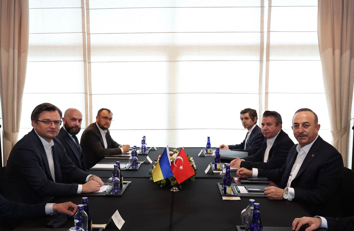 AcarUmut's tweet photo. Having hosted the FMs of #Ukraine and #Russia in #Antalya last week, Turkish FM @MevlutCavusoglu is in Moscow today and will be in Kyiv tomorrow, continuing #Türkiye’s diplomatic efforts to end the war and humanitarian crisis in Ukraine.
🇺🇦🇹🇷🇷🇺
#RecodingDiplomacy
@MFATurkiye https://t.co/O2xwxIePy5