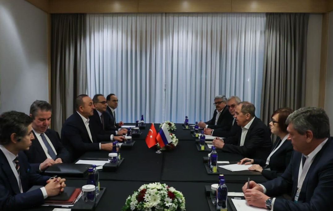 AcarUmut's tweet photo. Having hosted the FMs of #Ukraine and #Russia in #Antalya last week, Turkish FM @MevlutCavusoglu is in Moscow today and will be in Kyiv tomorrow, continuing #Türkiye’s diplomatic efforts to end the war and humanitarian crisis in Ukraine.
🇺🇦🇹🇷🇷🇺
#RecodingDiplomacy
@MFATurkiye https://t.co/O2xwxIePy5