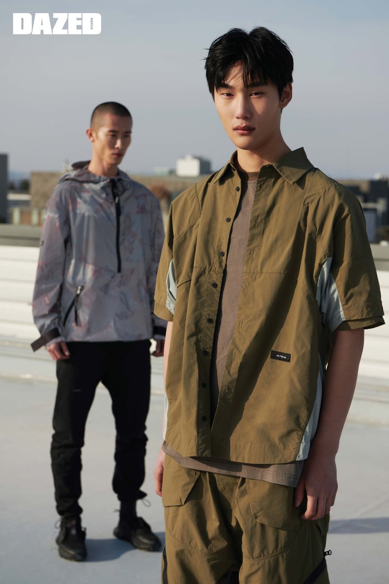 DazedKorea's tweet photo. NEVER BACK DOWN #협찬

뜻이 통하고 교감을 이루며 이소포에티즘은 더욱 견고해진다.

#Coevo #코에보 #UtilityandStyle #유틸리티앤스타일 #IsoPoetism #이소포에티즘 

더 많은 화보와 기사는 <데이즈드> 3월호에서 만나볼 수 있습니다. https://t.co/5rY1OjsUWK