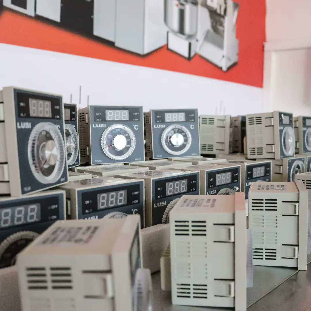 BakewaveLtd's tweet photo. ⬇️❗DON'T MISS OUT ON THIS SPECIAL OFFER❗⬇️

Are you in need of high quality deck oven temperature controls? Get them at an affordable rate of 5,000ksh a piece and if you get a SET OF 10, get it at 4,500ksh per piece😃
!Hurry while stocks last!

*Amounts are inclusive of VAT* https://t.co/L1iV67ZsN0