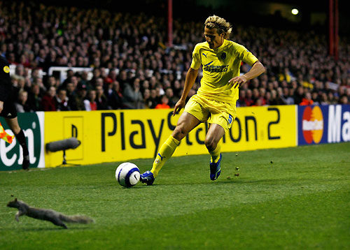 Günaydın #FormaHikayeleri takipçileri!

#DiegoForlan #Villarreal 2005-06 iç saha #ChampionsLeague