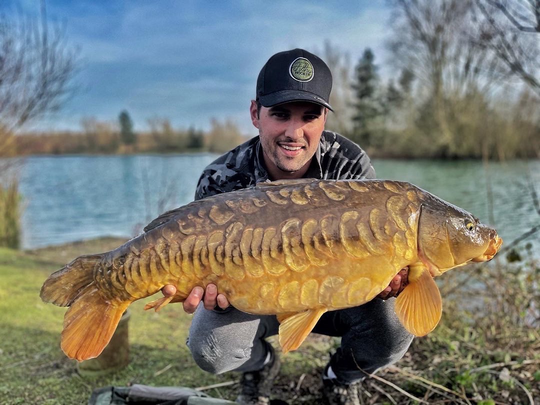 Boom! 💥 Started off in one swim, but see stacks in the swim next to me. Quick move and banked this absolute BANGER known as “The Little Lin” 😍😍 <a href="/Crowsheathlakes/">Crowsheath Fishery</a> <a href="/_FilthyHooker_/">Filthy Hooker</a> #fish #fishing #fishinglife #fishingmad #fishingclothing #fishingclub #carp #carpy #carplife