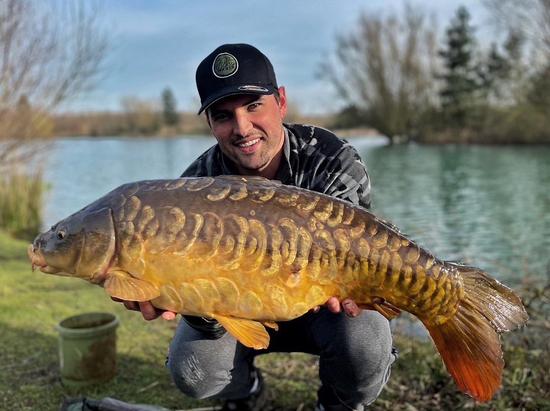 RickyRayment's tweet photo. Boom! 💥 Started off in one swim, but see stacks in the swim next to me. Quick move and banked this absolute BANGER known as “The Little Lin” 😍😍 @Crowsheathlakes @_FilthyHooker_ #fish #fishing #fishinglife #fishingmad #fishingclothing #fishingclub #carp #carpy #carplife https://t.co/JO7FAhcwWP