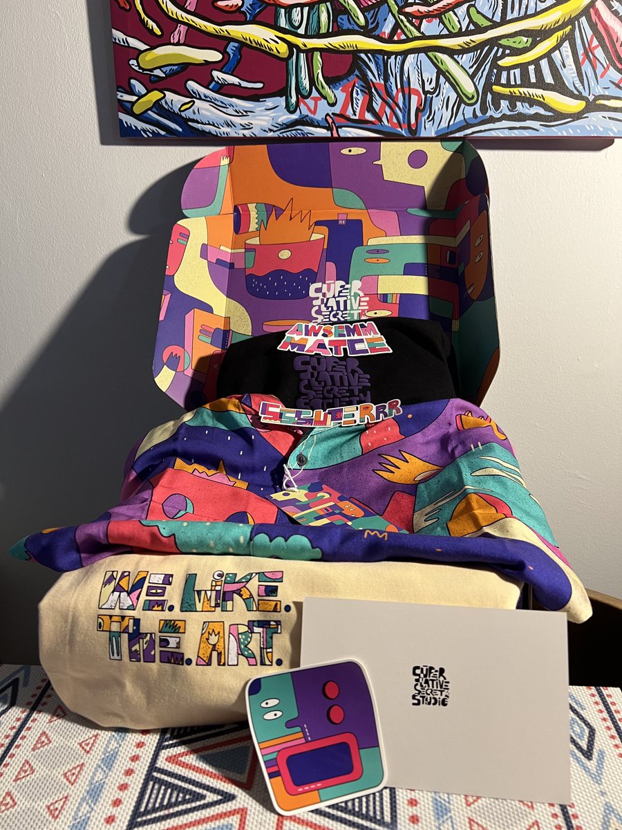 #SSSUPERRR #AwsemmMatee Look at what arrived today ⁦<a href="/SuperlativeSS/">Superlative Secret Society</a>⁩  #WeLikeTheArt . Thank you legend ⁦<a href="/AriefWitjaksana/">Witjk</a> finally get to have and wear SSSMerch⁩ 🙏