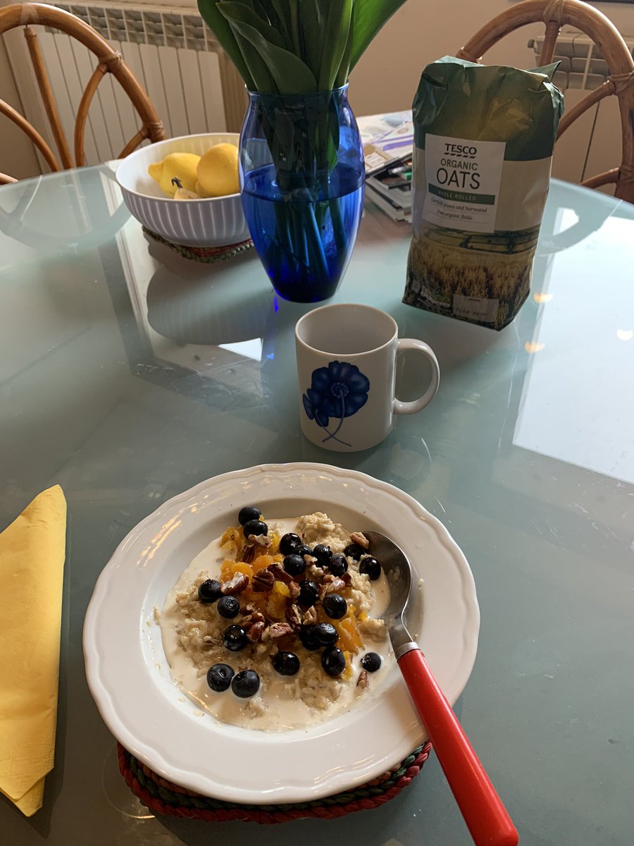 JillKerby's tweet photo. Venice:  Not a very Italian start to this new day, but utterly delicious in a very Irish way…😉☘️🇺🇦🌻 @curtainqueen @BrendanMcGrath8 #Porridge #Fruit #Nuts #Honey #MyRoomWithAView https://t.co/BtSmV1QOyU