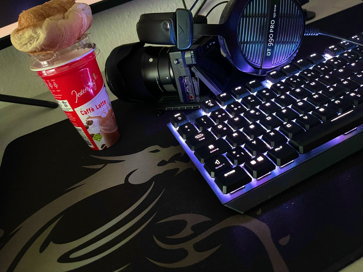 technika_builds's tweet photo. Guten Morgen 😋 Heute ganzen Tag am MSI Terminator Build chillen und Video Editing betreiben 😋 Ich freu mich! War schon so lange nicht mehr für Stunden am Skynet Terminator System 🤩 immer wieder eine Freude 😊 @msigaming_de @beyerdynamic #msigaming #msiworkstation #terminator https://t.co/PBJfJtkqrP