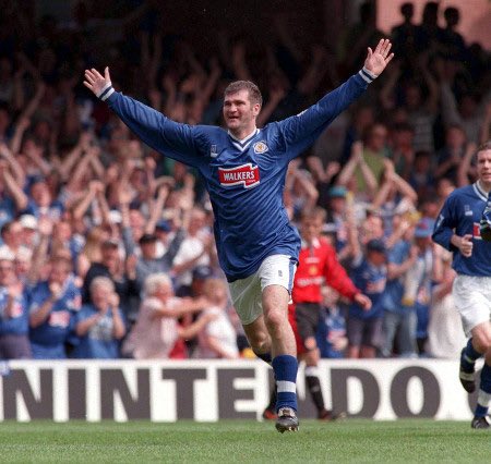 City90s's tweet photo. Ian Marshall celebrates a goal at Filbert Street against Manchester United. Marshall scored 18 goals in 83 appearances for the foxes. https://t.co/ASq1uTr5I8