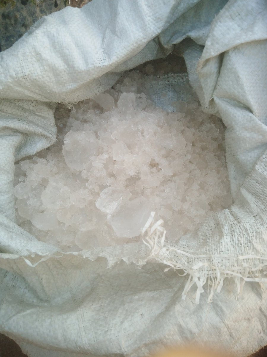 Had to crush ice Brock kukathira mu fridge ndzigulitsabe swan, nthobwa ndi madzi.... Akt ma meter ali pa China 🇨🇳 bomA akubwera  😂😂😂😂