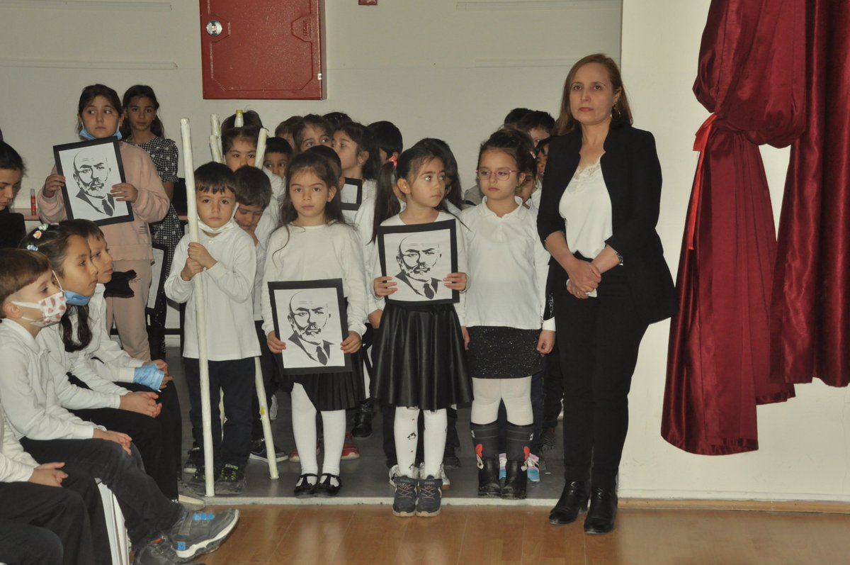 SaraylarM's tweet photo. 12 Mart İstiklal Marşımızın Kabulü programını icra ettik. Birinci sınıf öğretmenlerimiz ve öğrencilerimize şükranlarımızı sunarız.

@TC_Marmara 
@MarmaraMem https://t.co/B5XafZBcQn