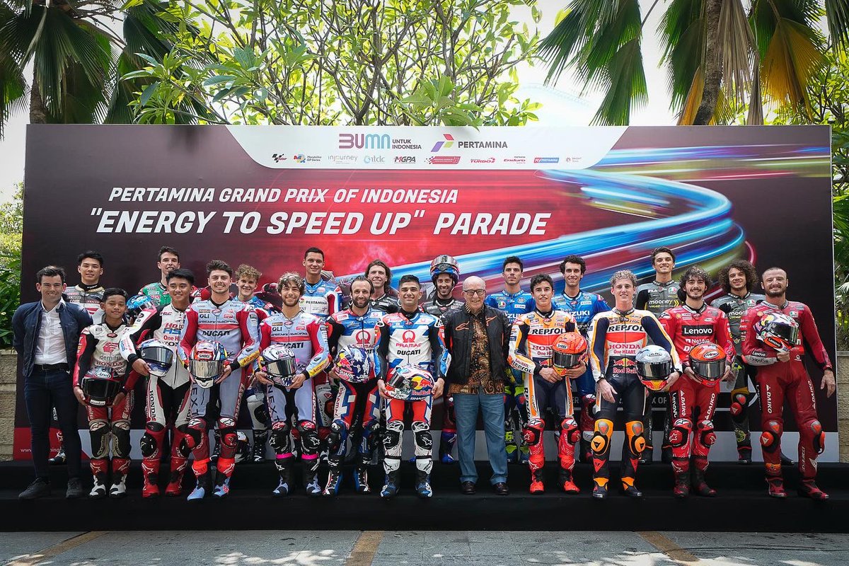 gasupracingteam's tweet photo. What a wonderful start to the #IndonesiaGP! 🇮🇩 It was a pleasure to meet the president of Indonesia Mr. Jokowi and feel the support of fans 🤩🙌🏻 https://t.co/2IGbcKN5d3