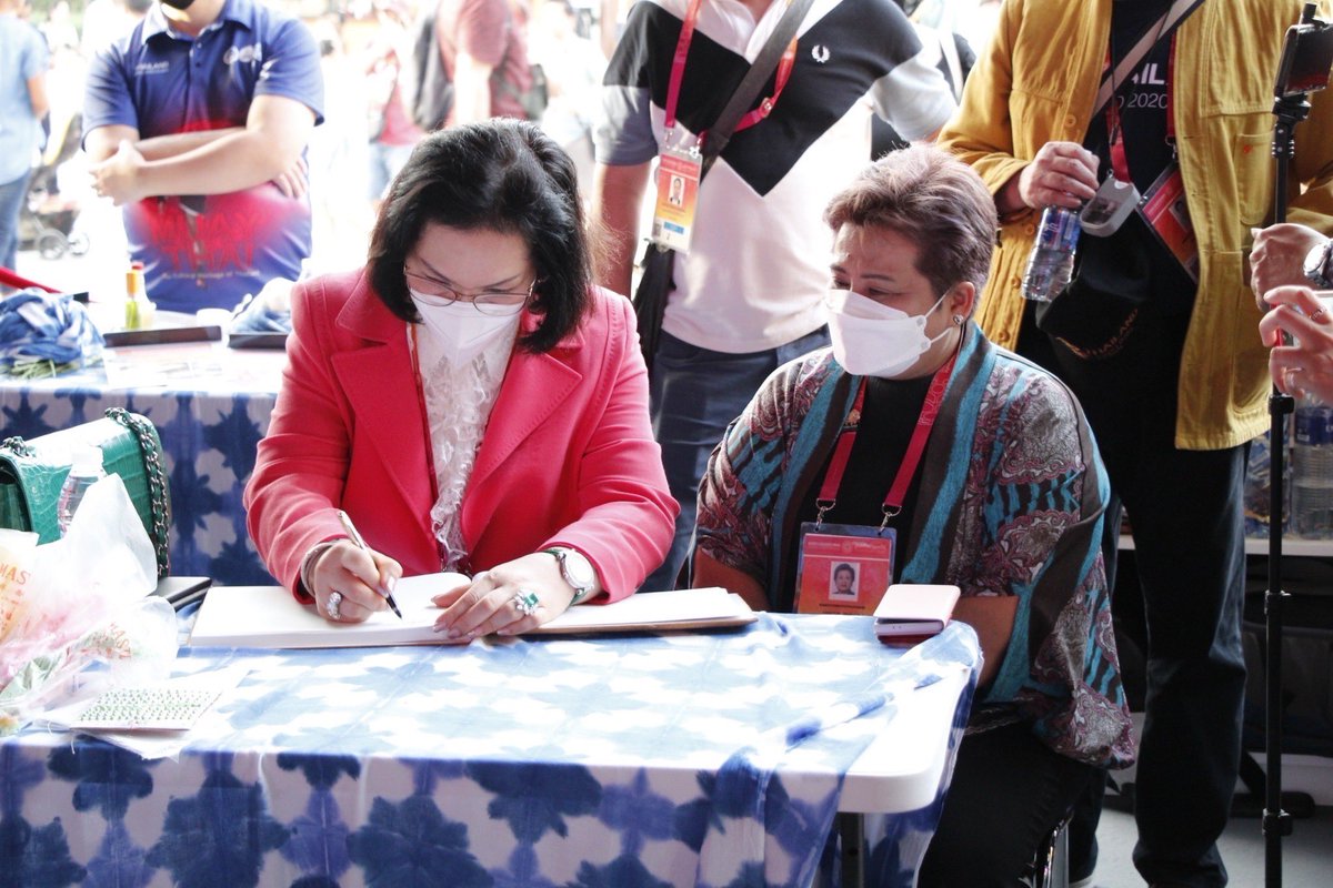 It was an honour to have Khunying Patama Leeswadtrakul Vice President, National Olympic Committee of Thailand (NOCT) Member, International Olympic Committee (IOC) to visit @expo2020dubaithailand.
#expo2020dubaithailand #expo2020dubai #depa #thailandpavilion