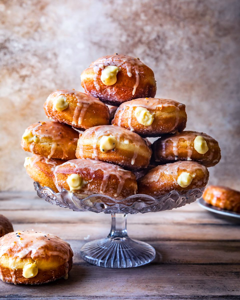 chefrehmanLko's tweet photo. Happiness is made of these delicious fresh-baked homemade donuts with passionfruit custard 🍩😋
#chefrehman #Roamingchef #donuts #passionfruit #custurd #happiness #freshbaked #viral #trending https://t.co/rDmr2f4BZl
